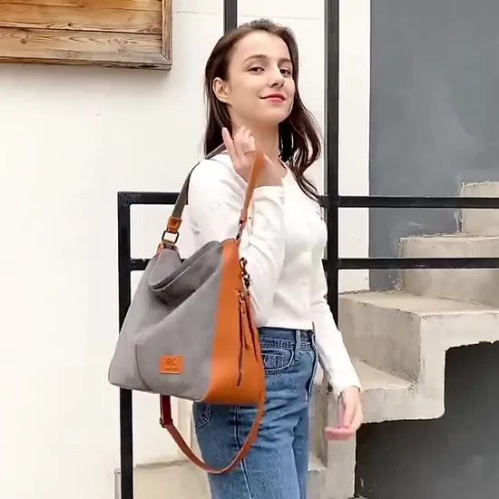 Zaini carini con palline di pelo per ragazze adolescenti Borse a tracolla per donne universitarie Borse da scuola per studenti in tessuto di nylon impermeabile